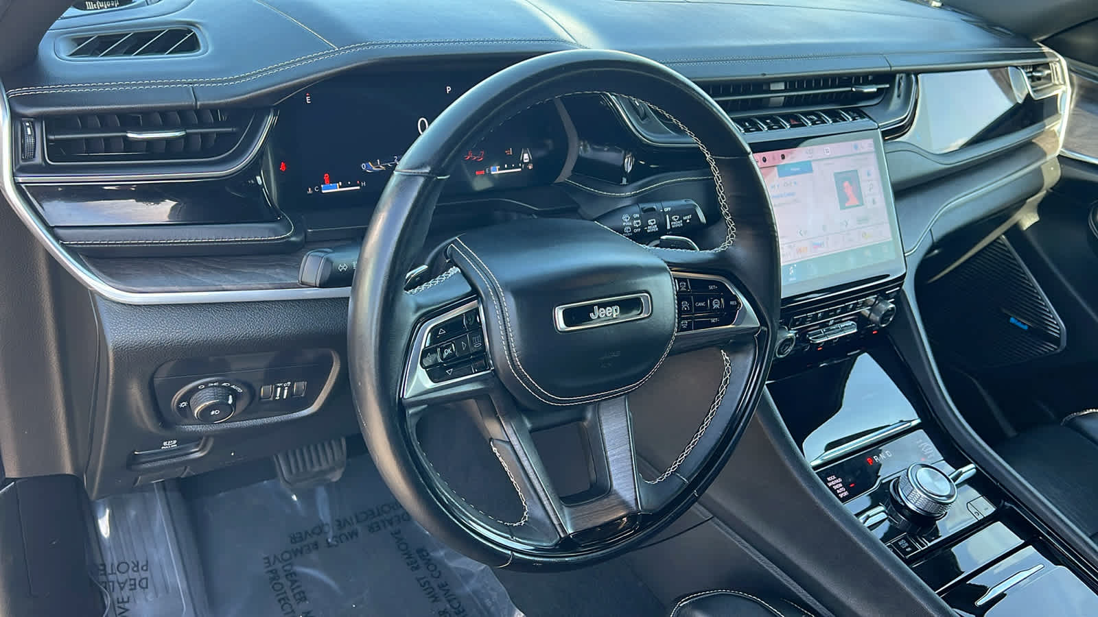 2022 Jeep Grand Cherokee Overland 10