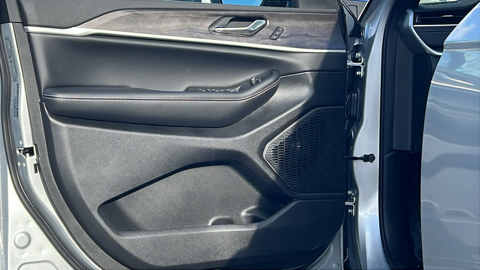 Thumbnail: 2025 Jeep Grand Cherokee - 23