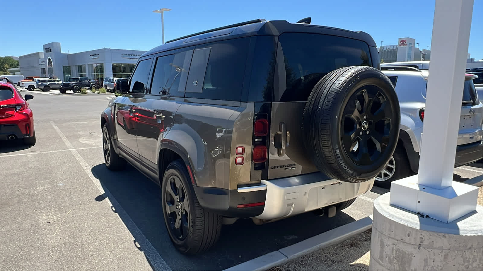 Thumbnail: 2020 Land Rover Defender - 5