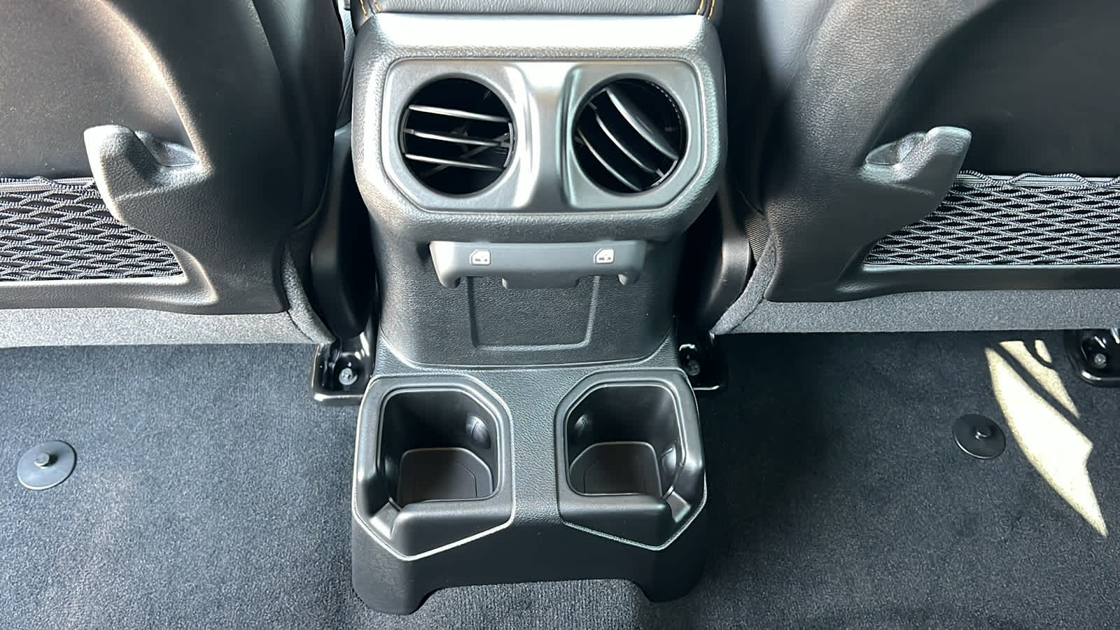 Thumbnail: 2025 Jeep Gladiator - 25