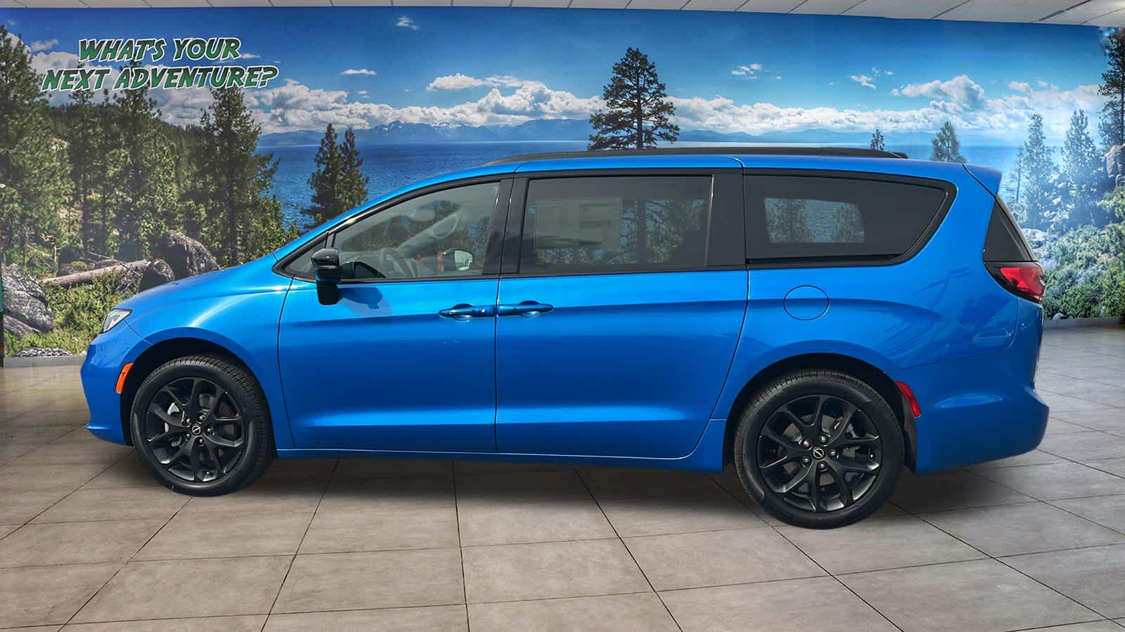 Thumbnail: 2026 Chrysler Pacifica - 8