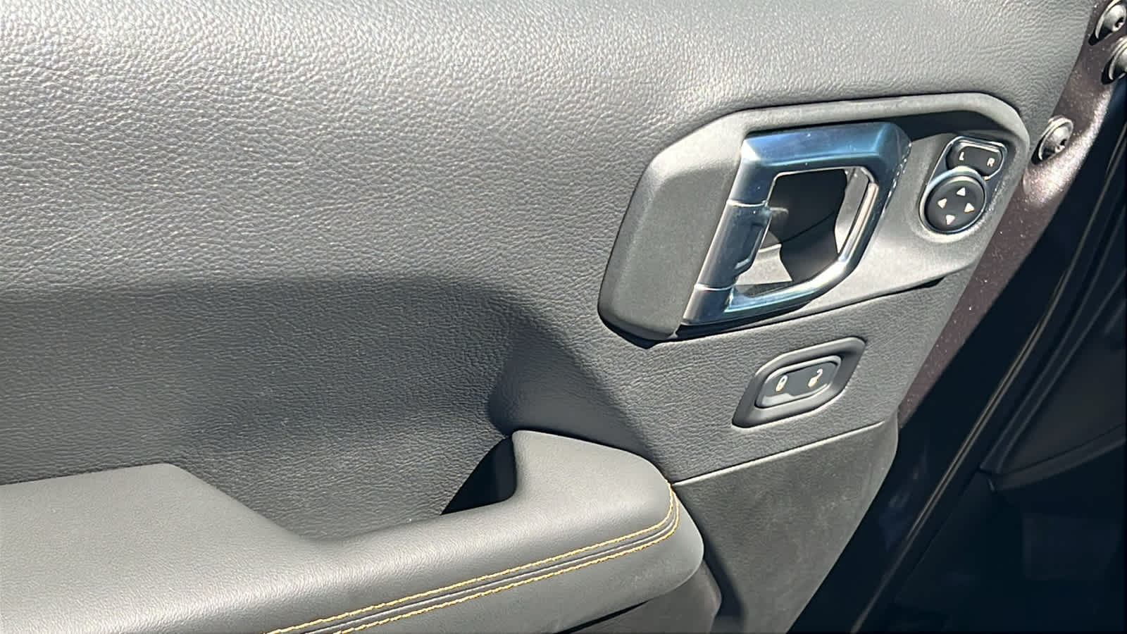 Thumbnail: 2025 Jeep Wrangler - 22