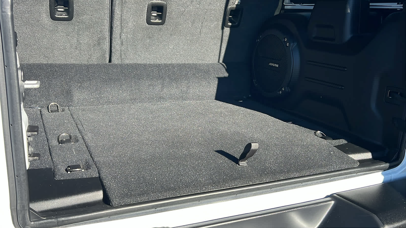 Thumbnail: 2022 Jeep Wrangler - 27