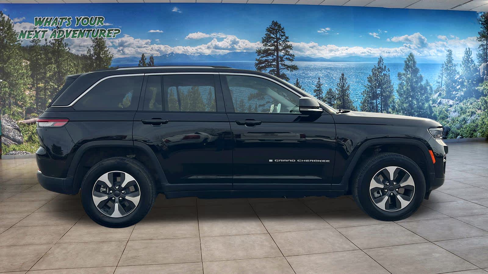 Thumbnail: 2022 Jeep Grand Cherokee - 4