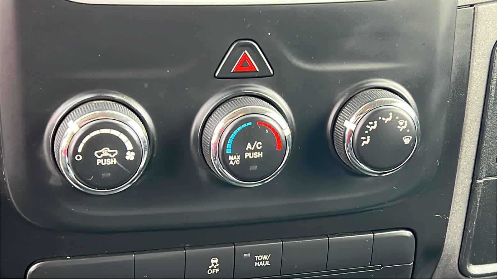 Thumbnail: 2019 RAM 1500 Classic - 14