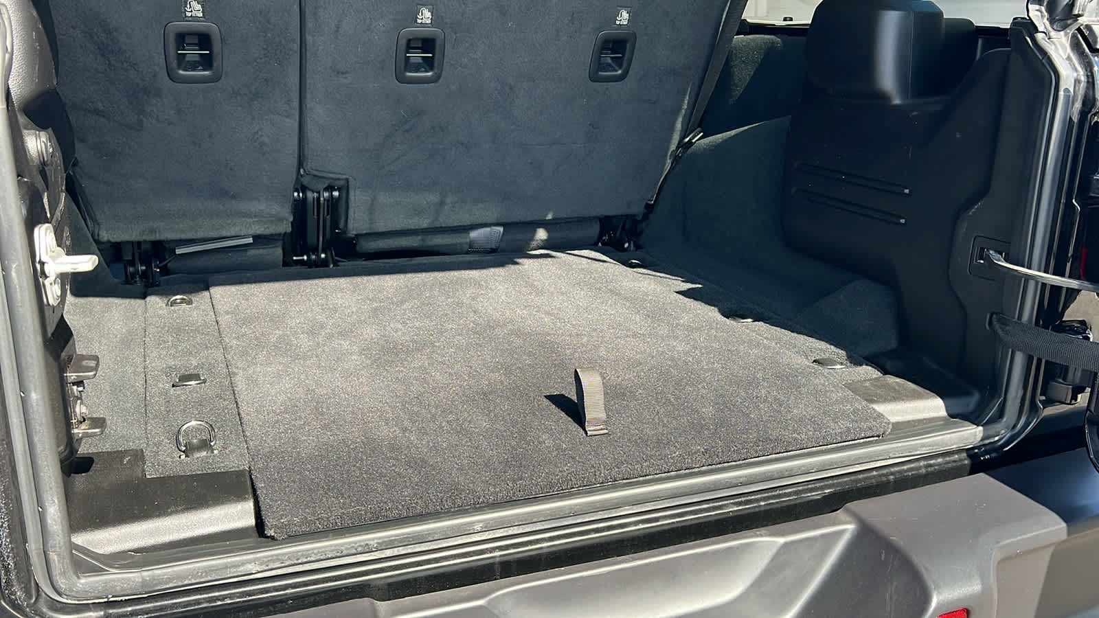 Thumbnail: 2024 Jeep Wrangler - 27