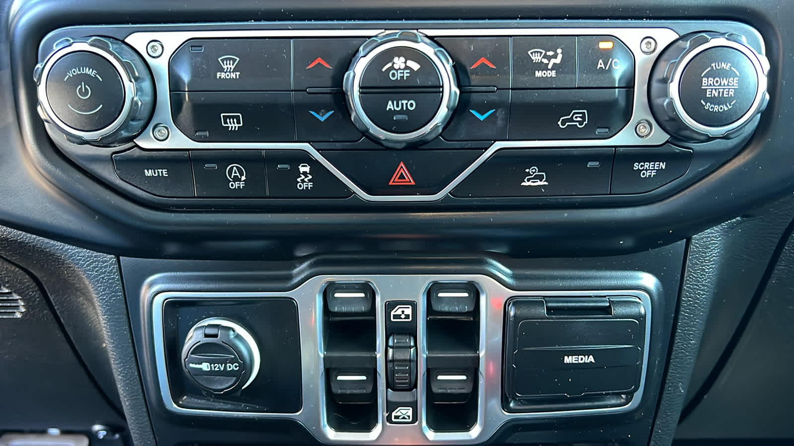 Thumbnail: 2022 Jeep Gladiator - 14