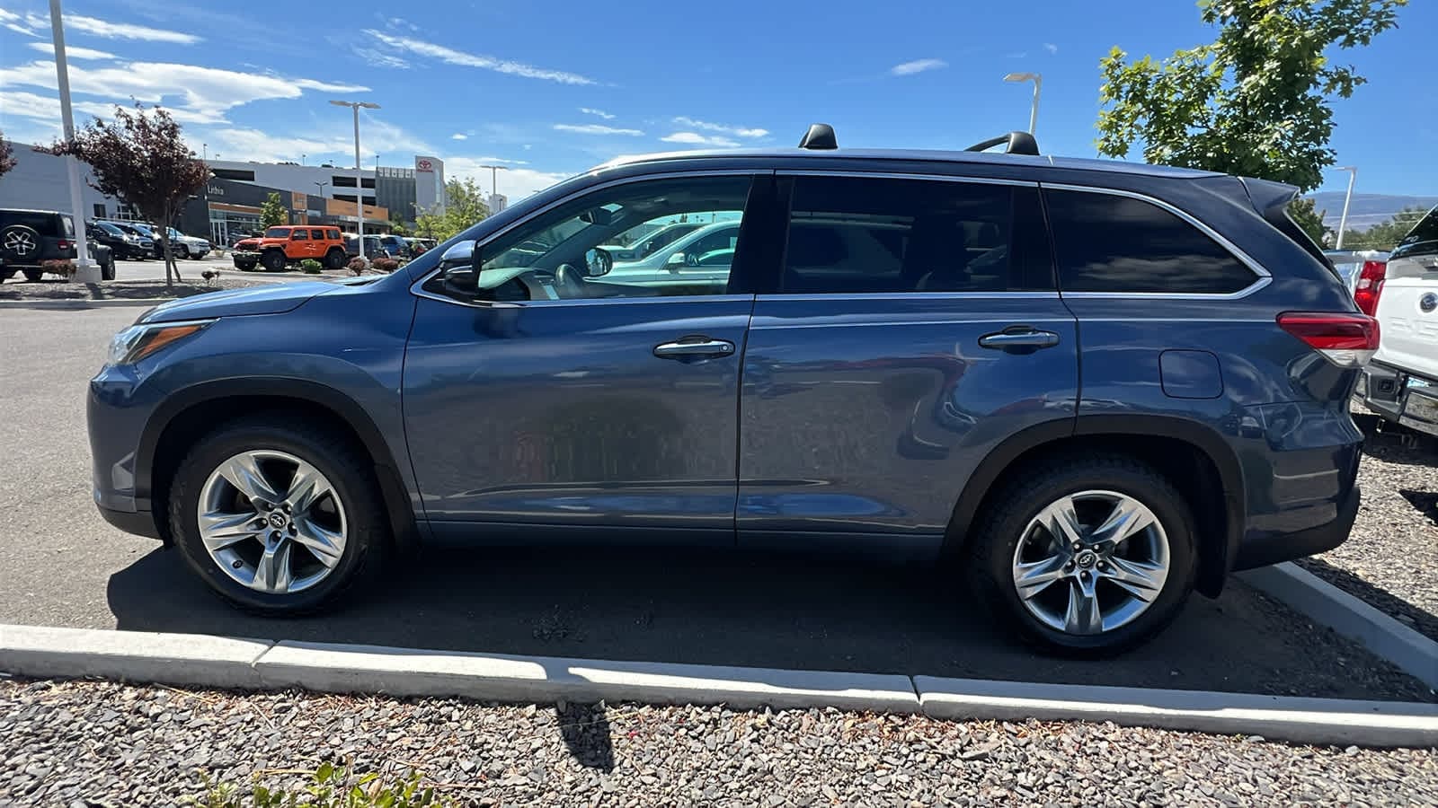 Thumbnail: 2017 Toyota Highlander - 8
