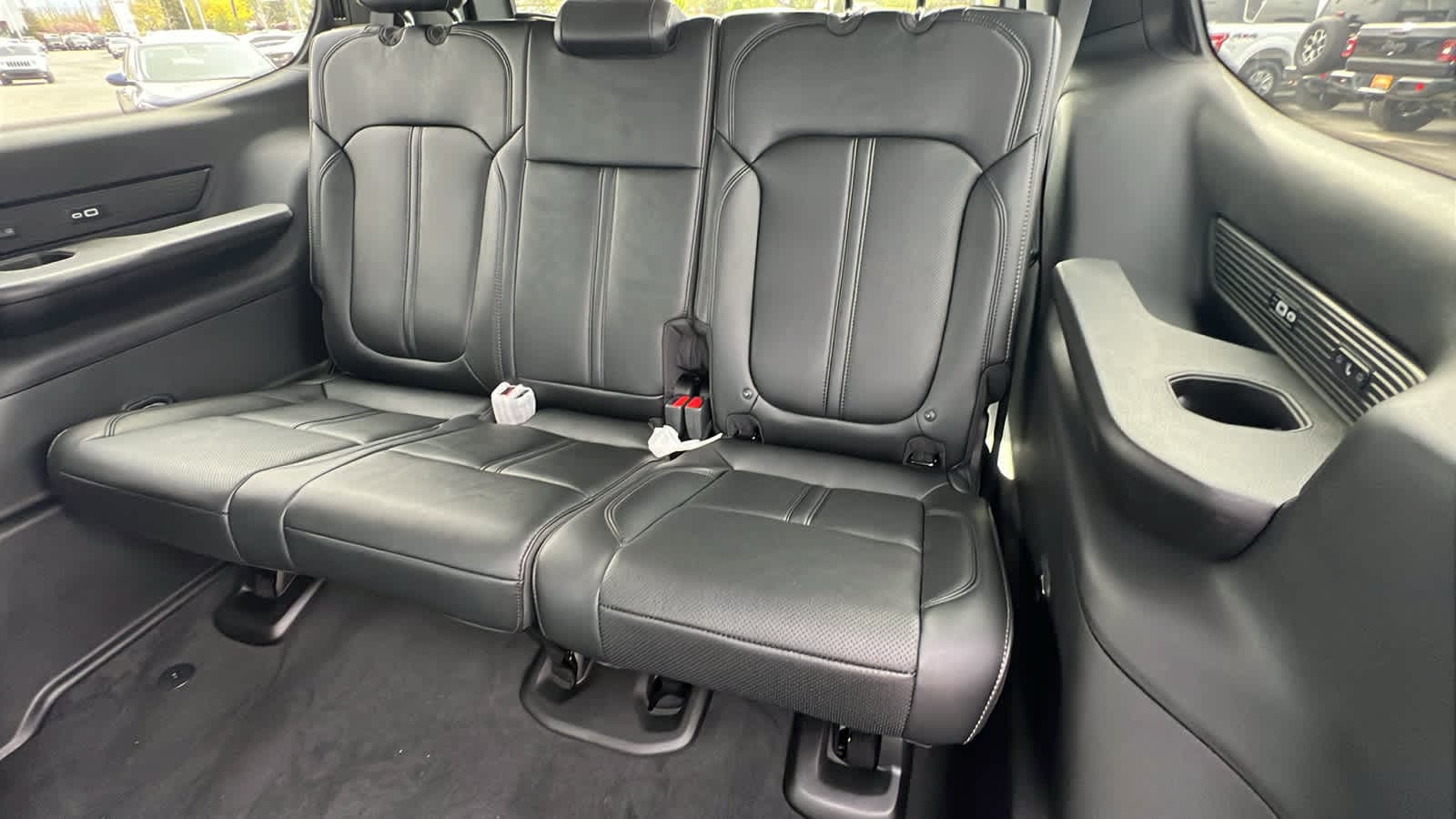 Thumbnail: 2026 Jeep Grand Wagoneer - 31