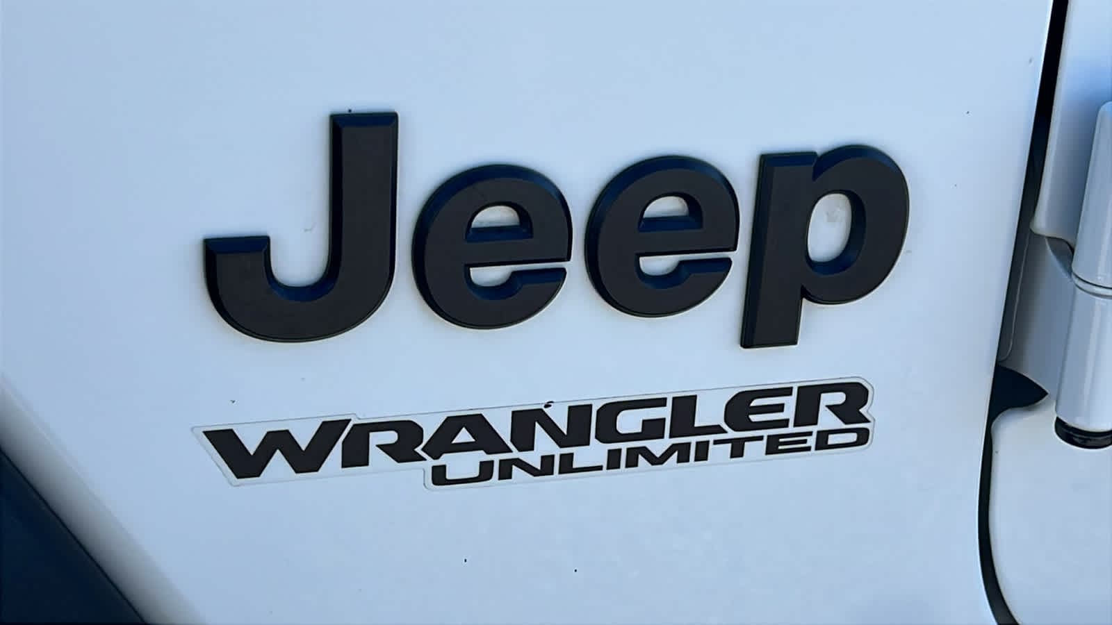 Thumbnail: 2022 Jeep Wrangler - 28