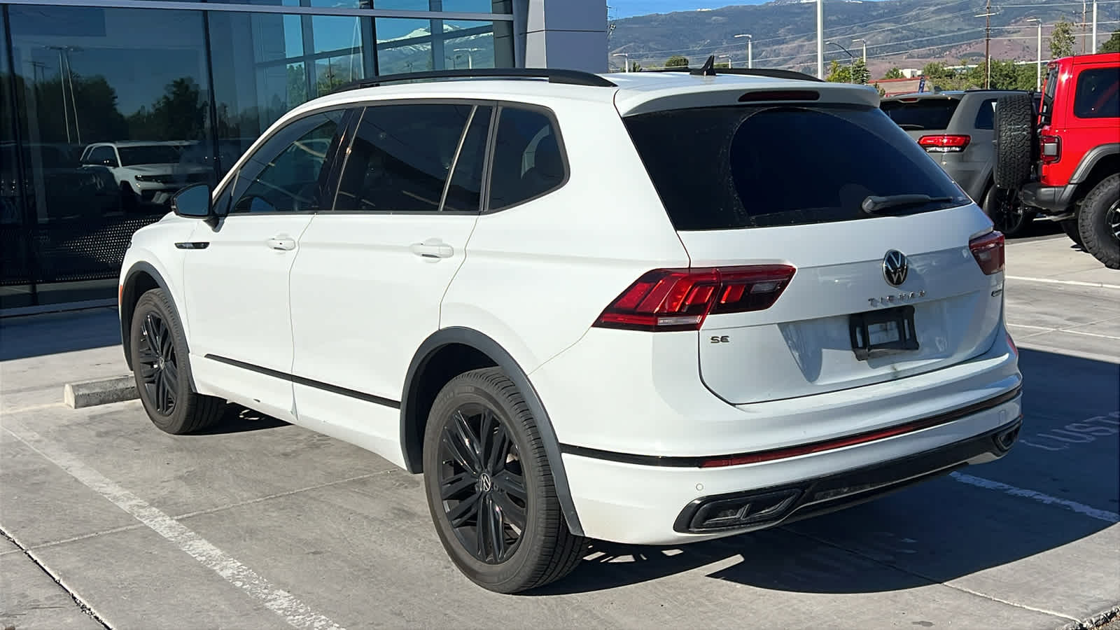 Thumbnail: 2022 Volkswagen Tiguan - 8