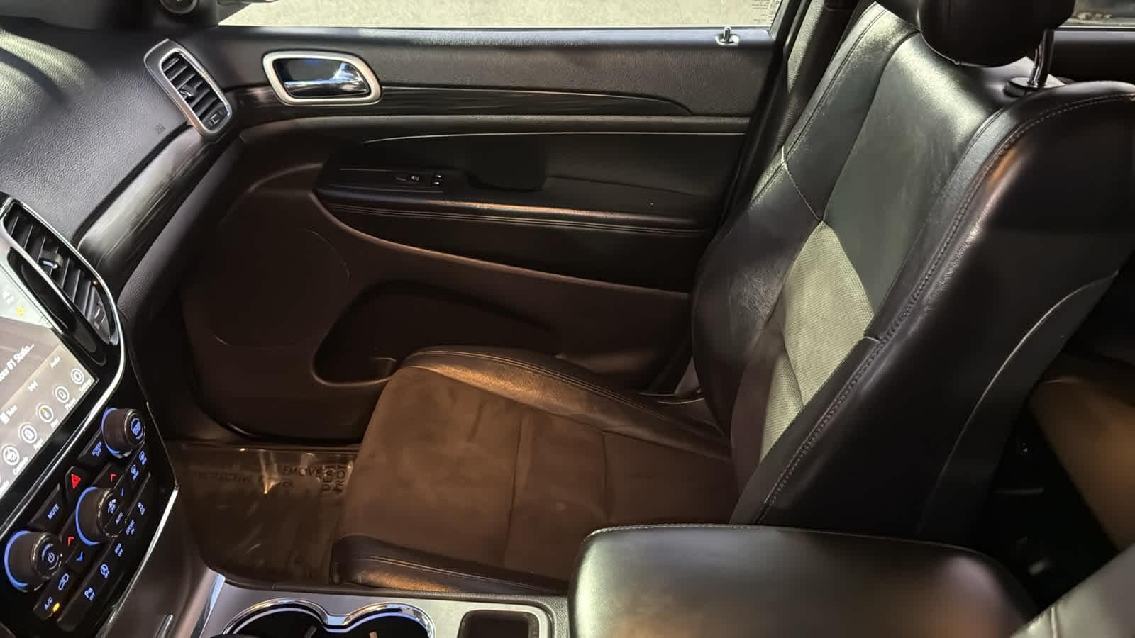 Thumbnail: 2020 Jeep Grand Cherokee - 12