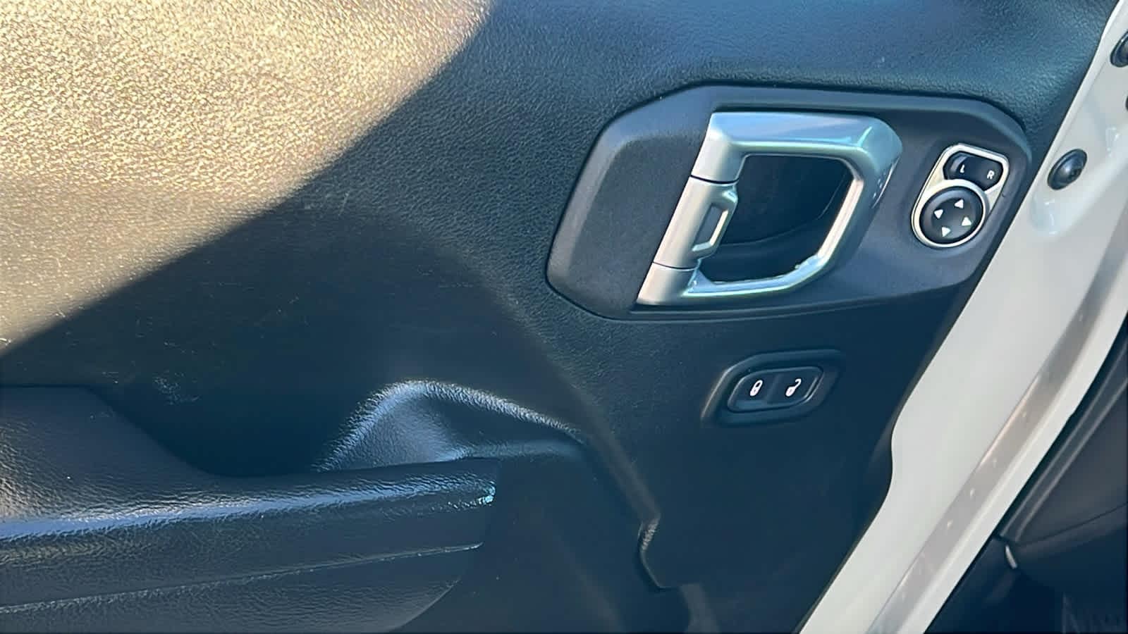 Thumbnail: 2022 Jeep Wrangler - 22