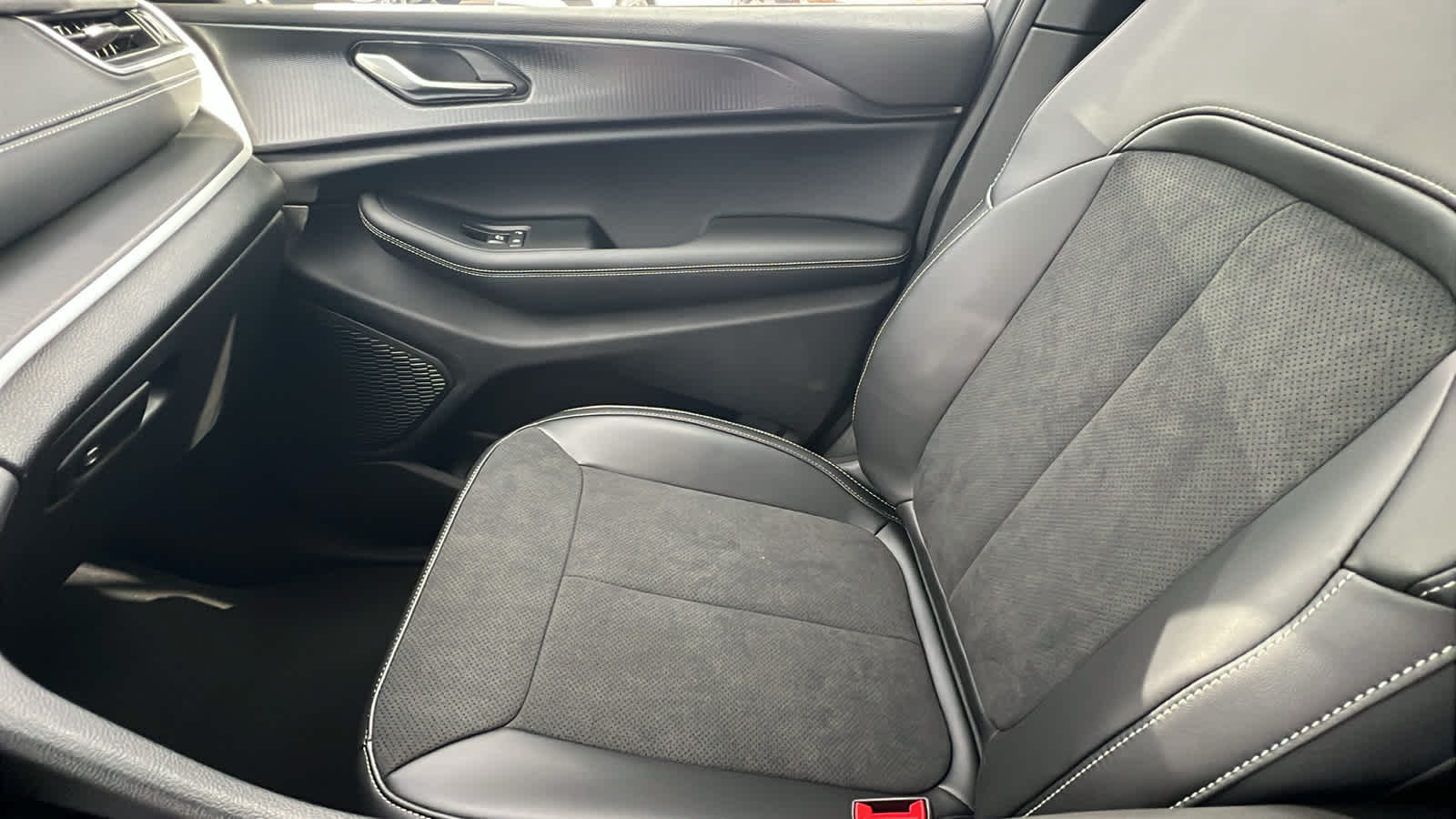 Thumbnail: 2025 Jeep Grand Cherokee - 12