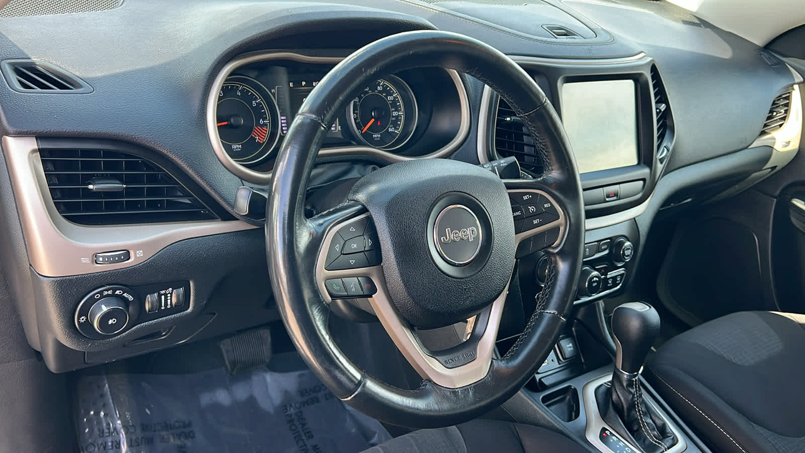 Thumbnail: 2015 Jeep Cherokee - 10