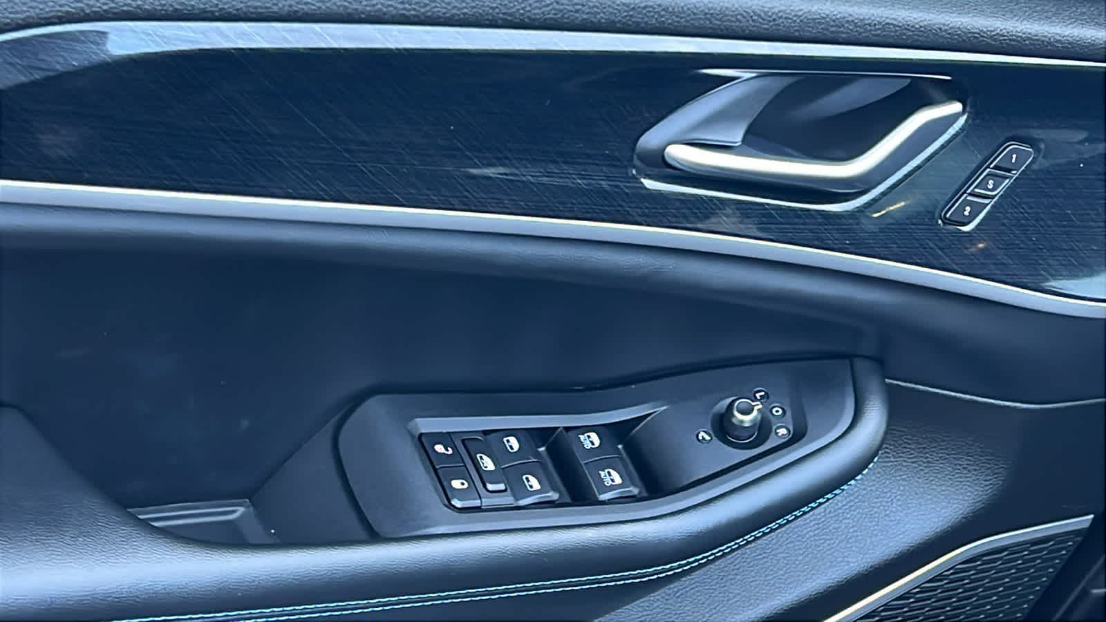 Thumbnail: 2022 Jeep Grand Cherokee - 22