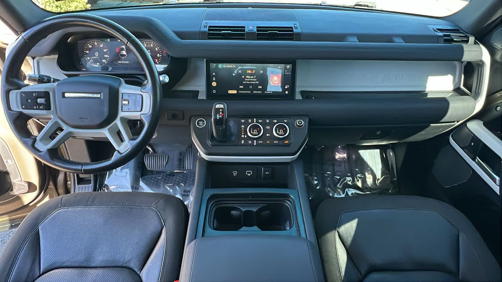 Thumbnail: 2020 Land Rover Defender - 26
