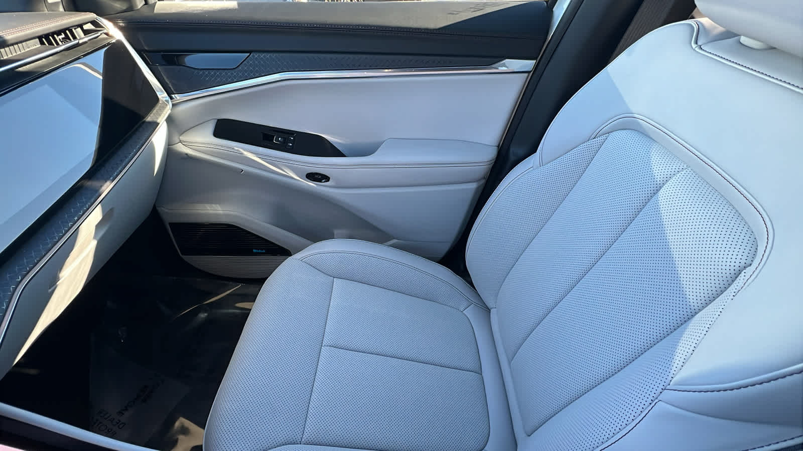 Thumbnail: 2025 Jeep Wagoneer S - 12