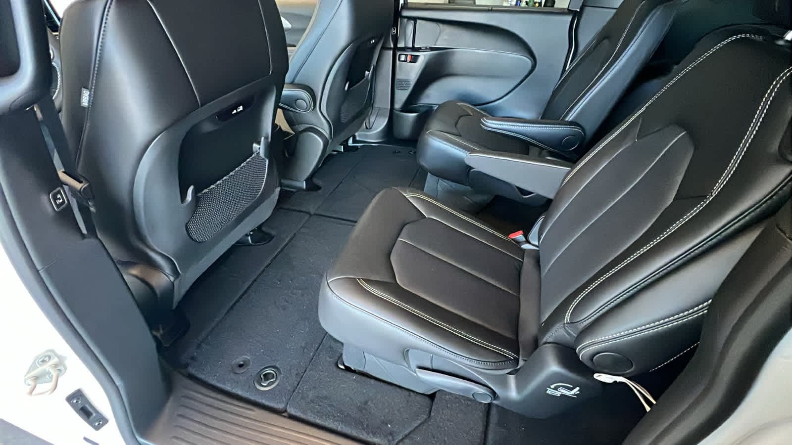 Thumbnail: 2026 Chrysler Pacifica - 24