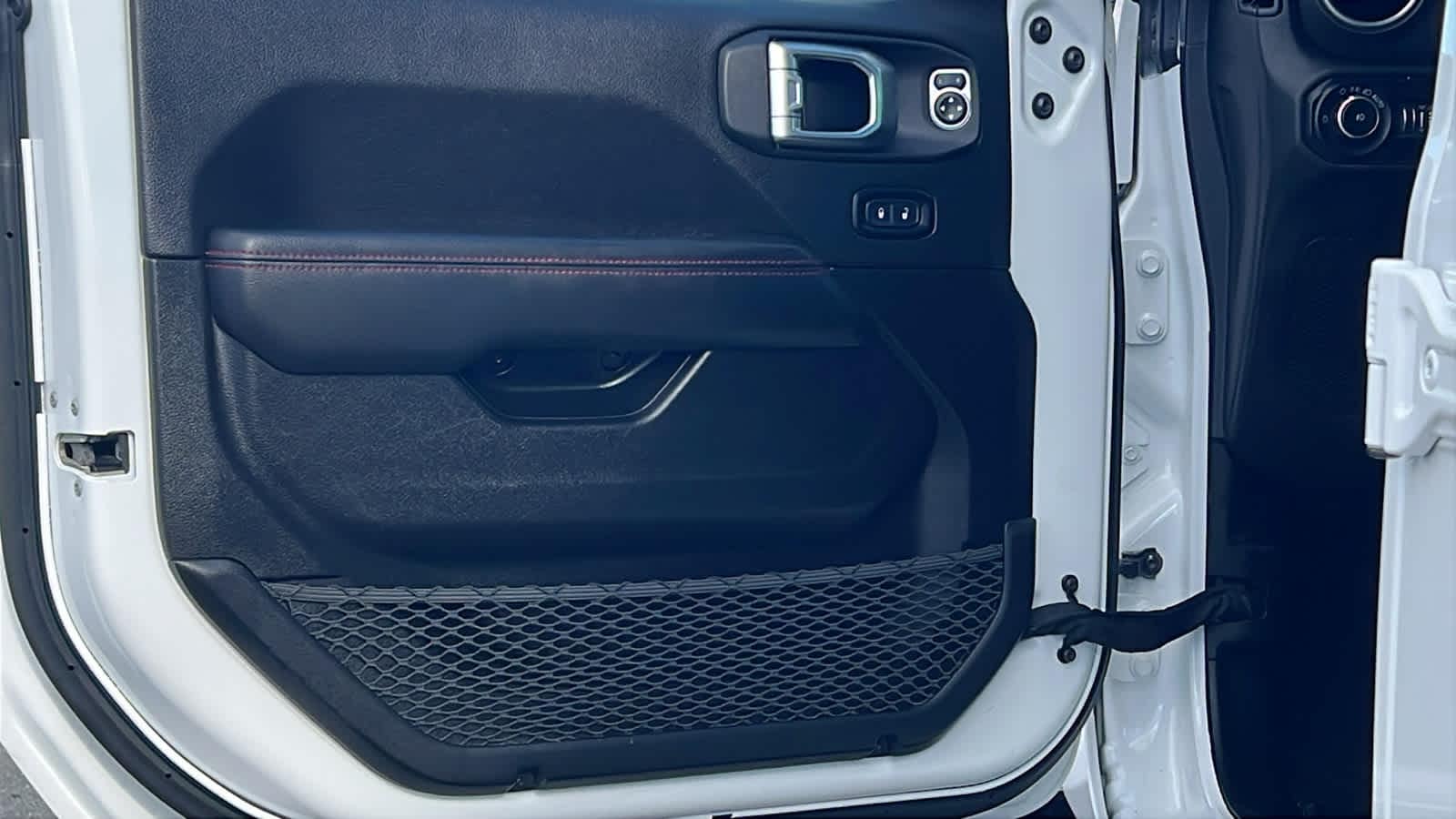 Thumbnail: 2020 Jeep Wrangler - 23