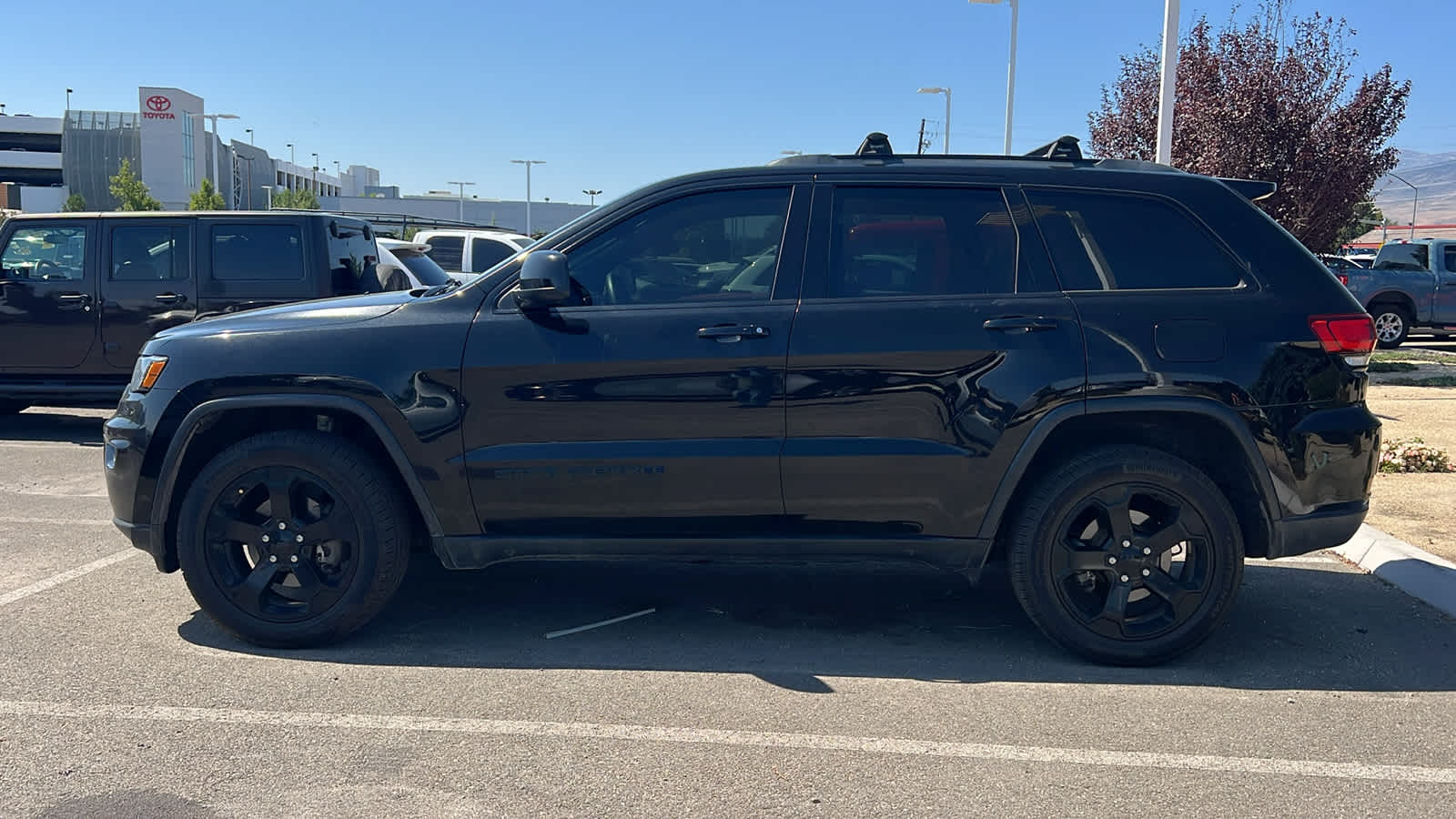 Thumbnail: 2019 Jeep Grand Cherokee - 8