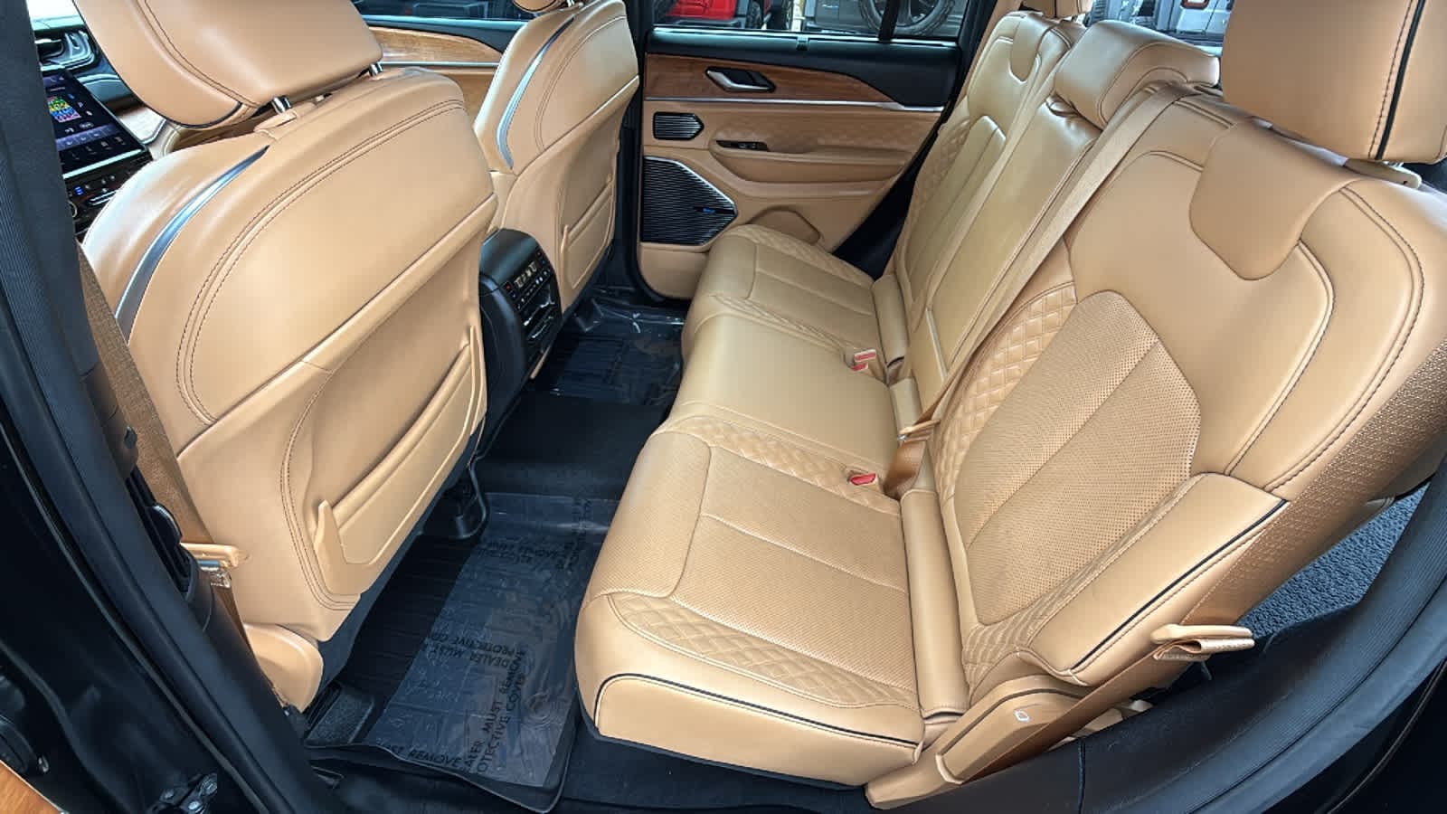 Thumbnail: 2022 Jeep Grand Cherokee - 24