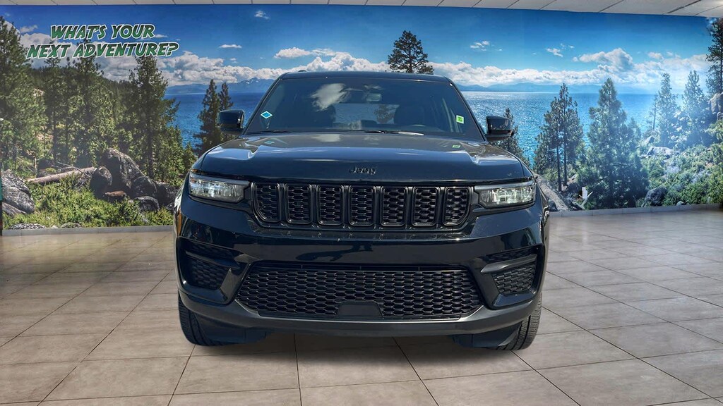 Used 2023 Jeep Grand Cherokee Altitude SUV