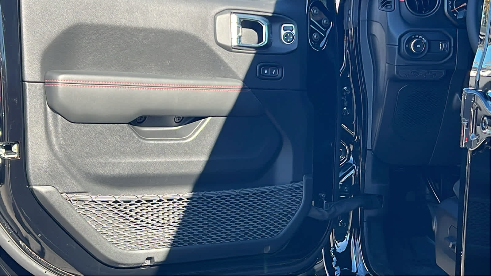 Thumbnail: 2026 Jeep Wrangler - 23