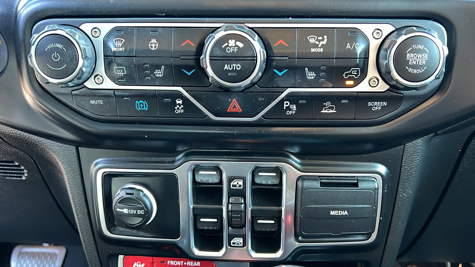 Thumbnail: 2022 Jeep Wrangler - 14