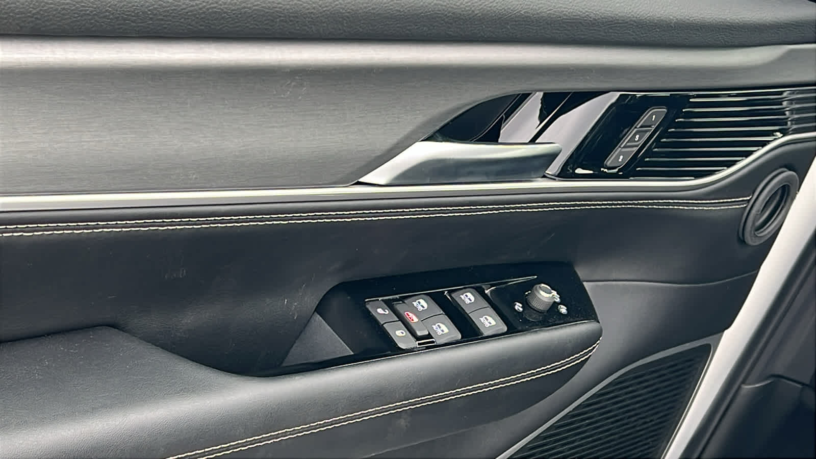 Thumbnail: 2025 Jeep Wagoneer - 22