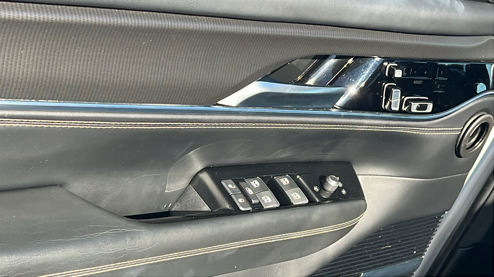 Thumbnail: 2024 Jeep Grand Wagoneer L - 22