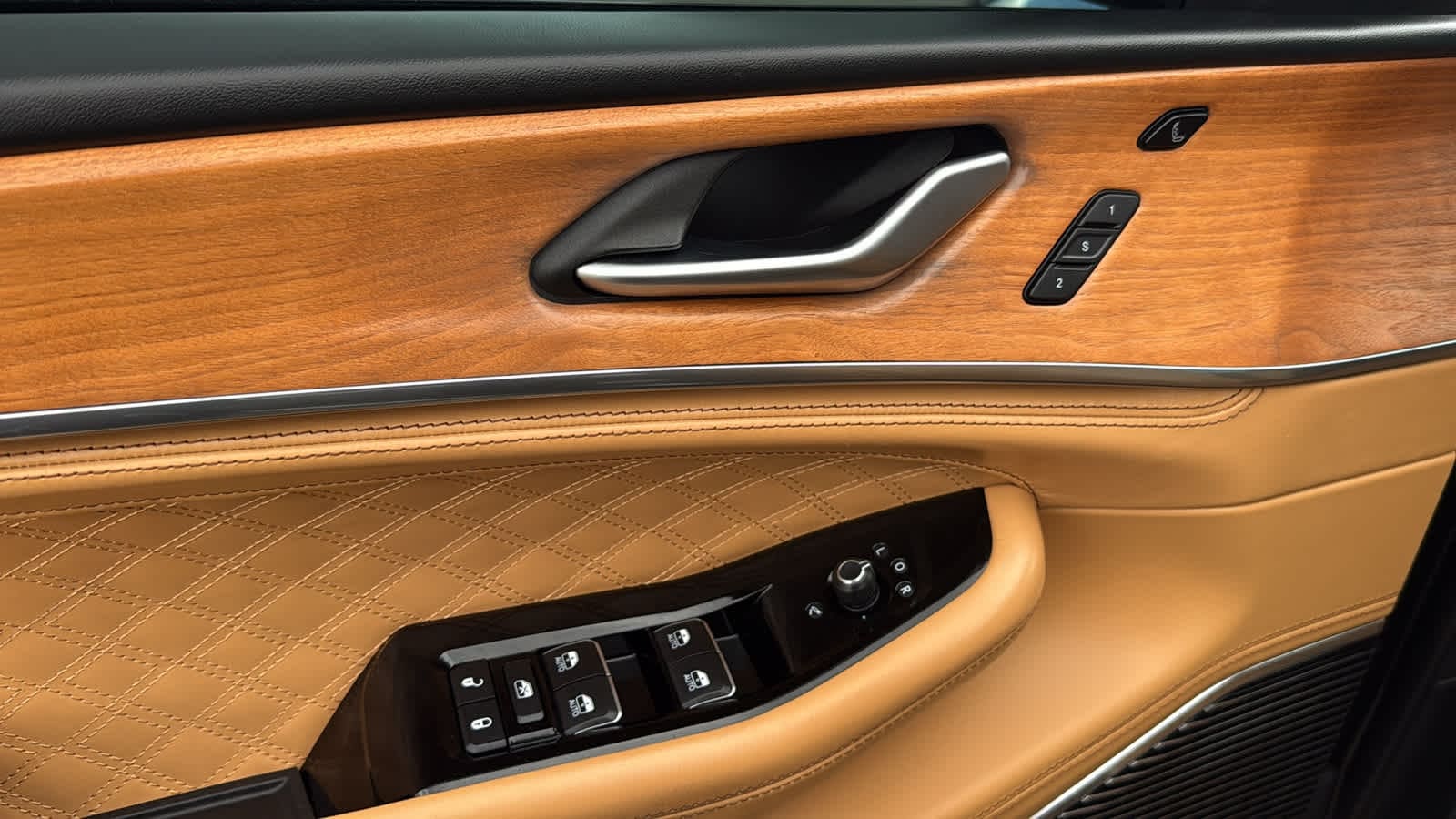 Thumbnail: 2022 Jeep Grand Cherokee - 22