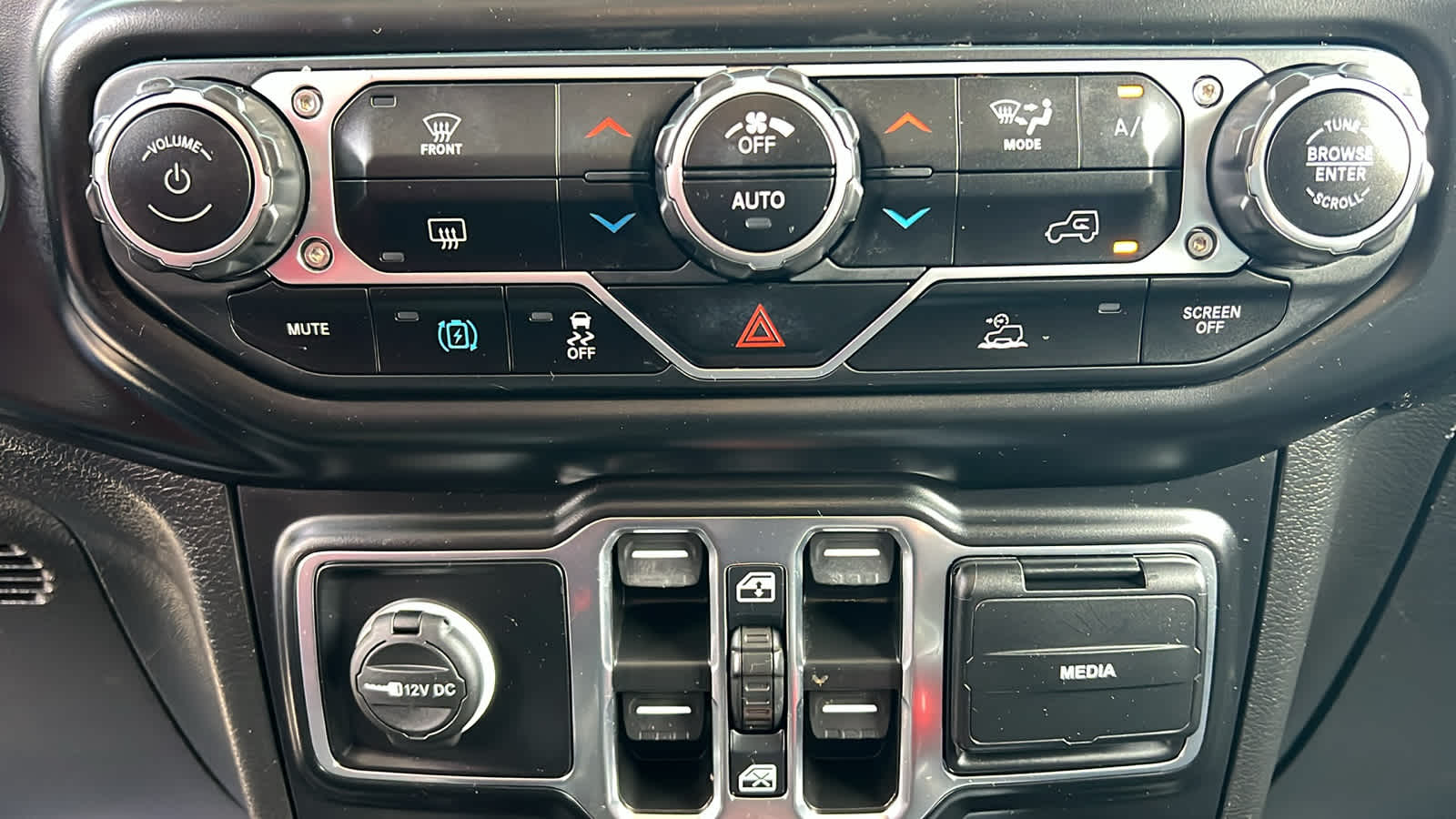 Thumbnail: 2021 Jeep Wrangler - 14