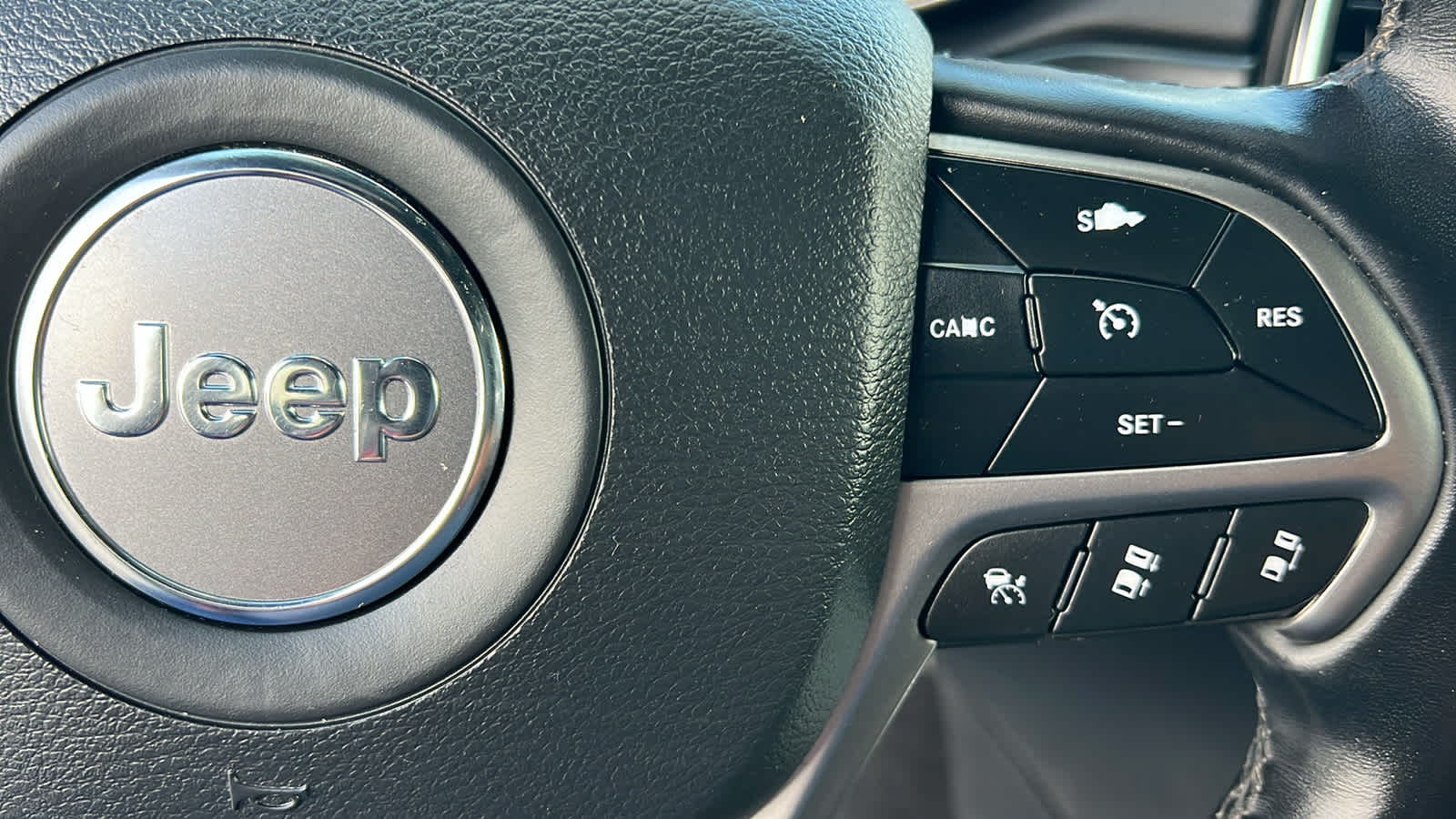 Thumbnail: 2021 Jeep Grand Cherokee - 20