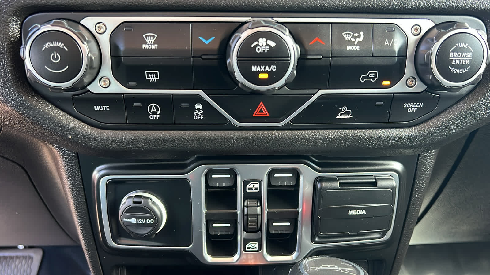 Thumbnail: 2025 Jeep Gladiator - 14