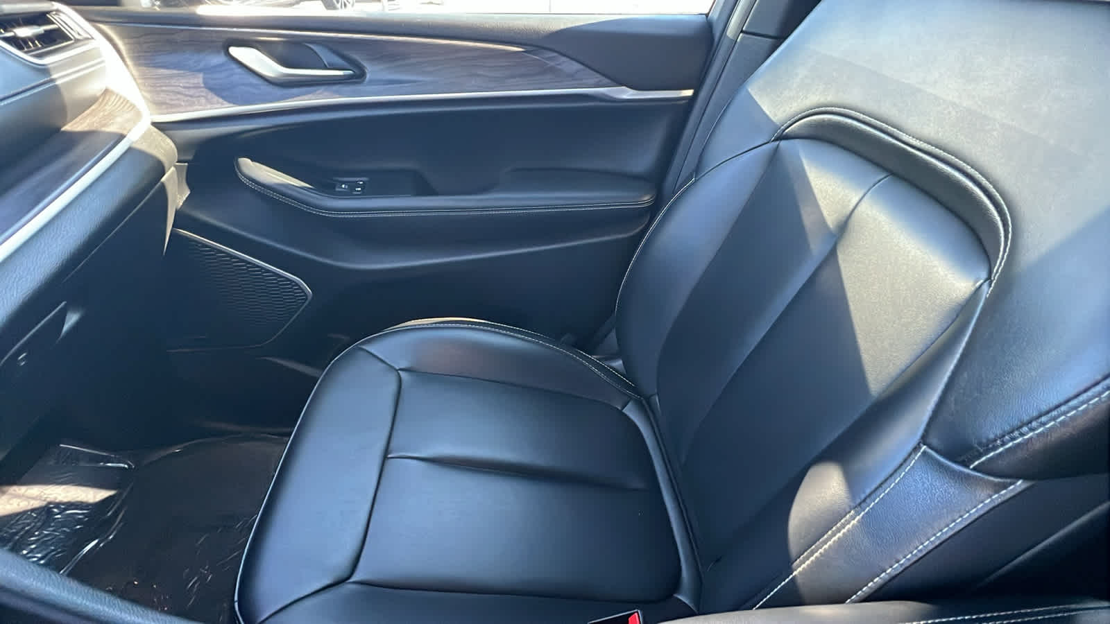 Thumbnail: 2024 Jeep Grand Cherokee - 12