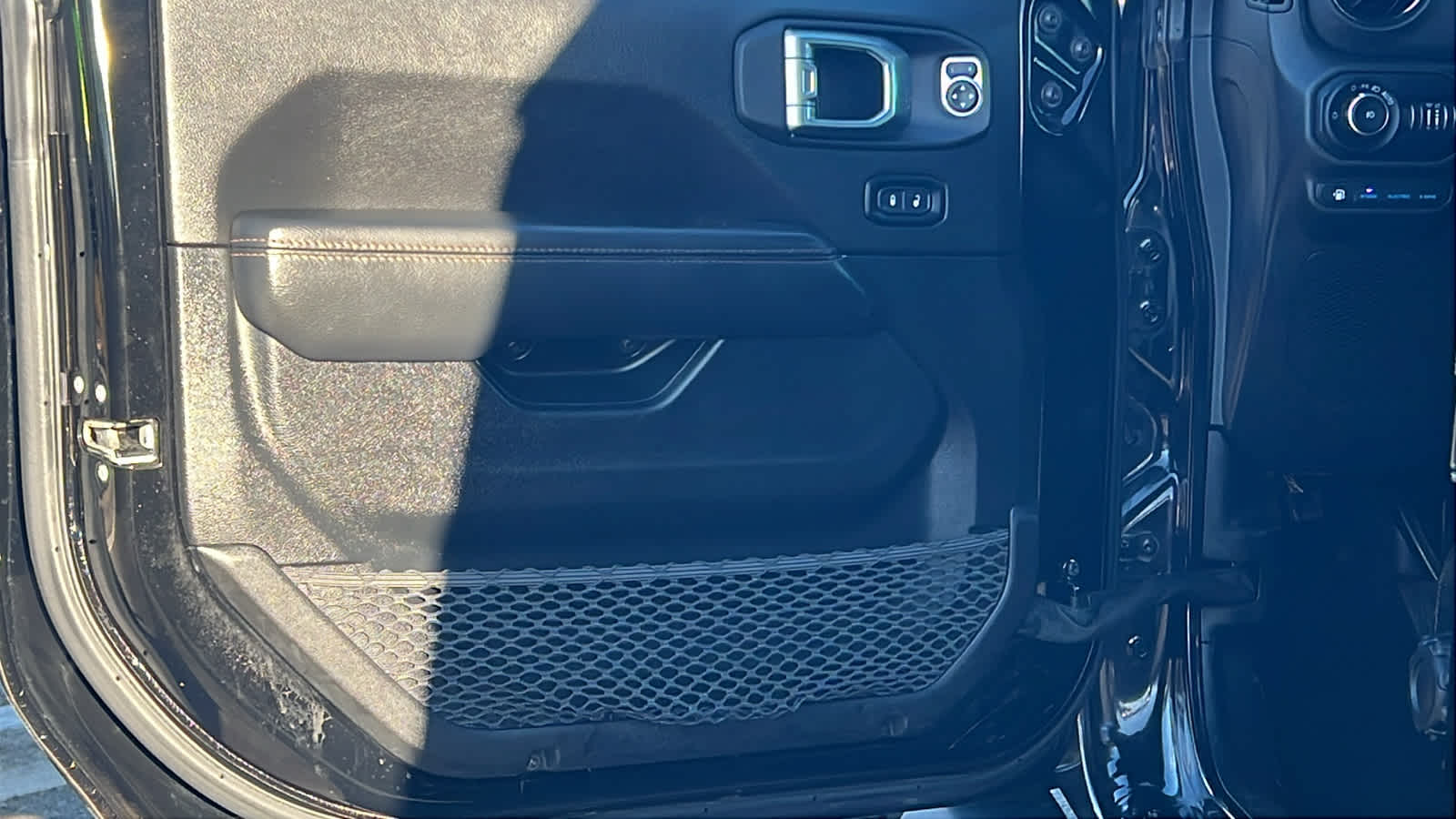 Thumbnail: 2022 Jeep Wrangler - 23