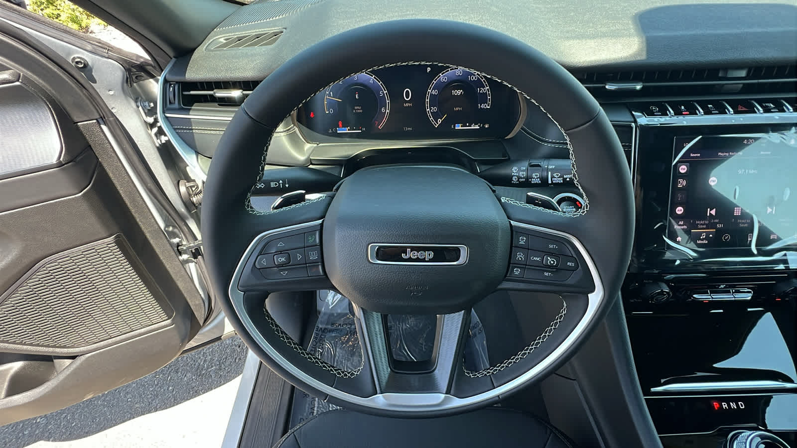 Thumbnail: 2025 Jeep Grand Cherokee L - 18