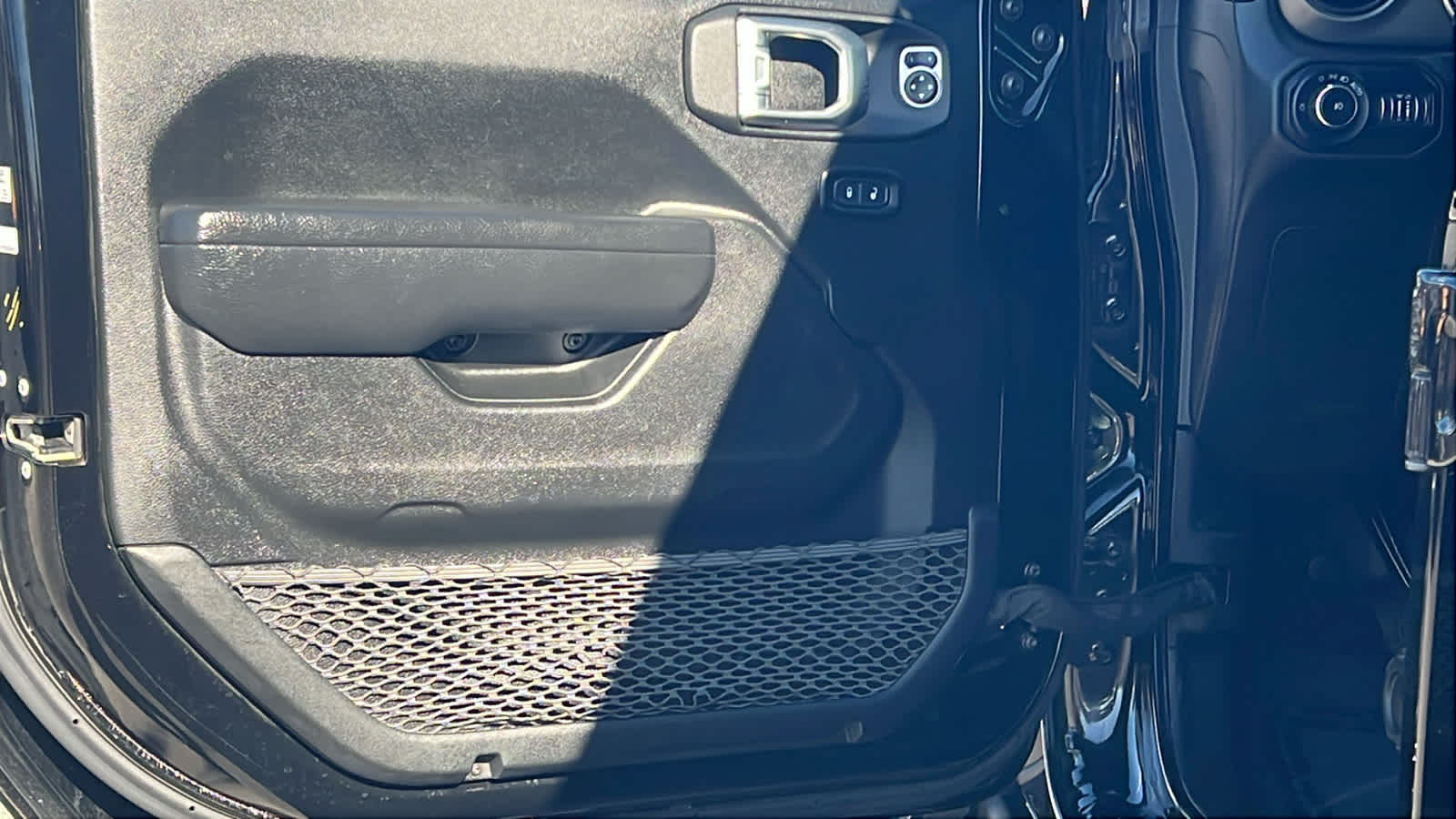 Thumbnail: 2022 Jeep Wrangler - 22