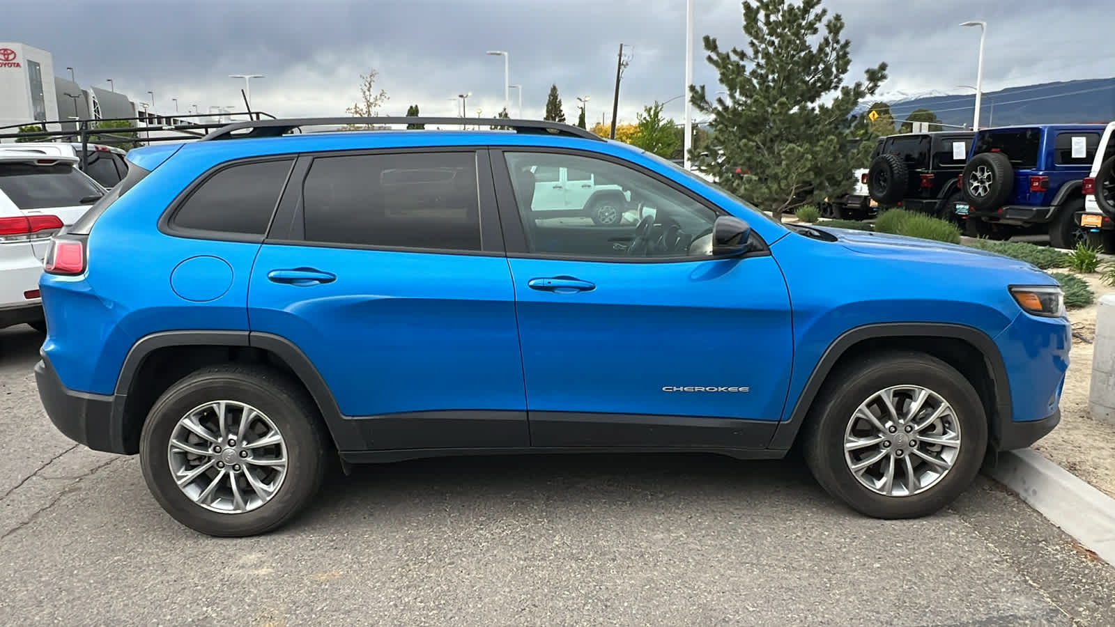 Thumbnail: 2022 Jeep Cherokee - 4