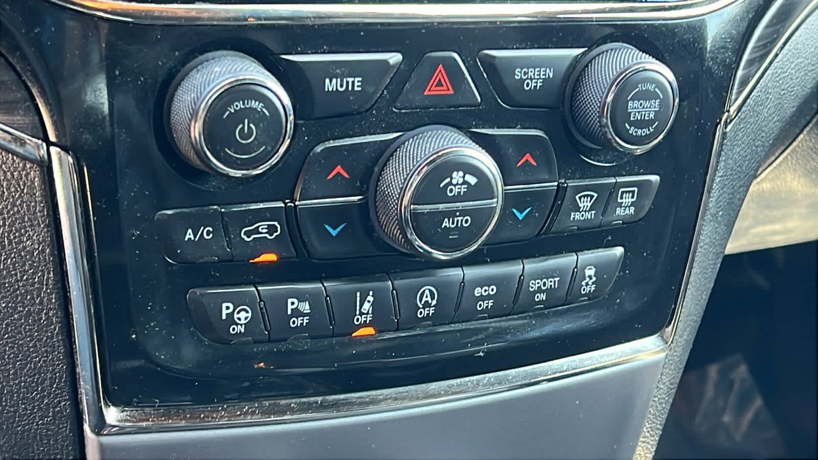 Thumbnail: 2021 Jeep Grand Cherokee - 14