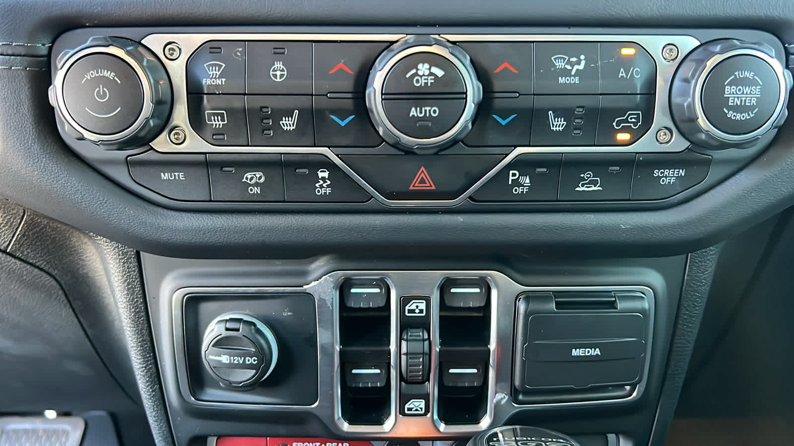 Thumbnail: 2025 Jeep Wrangler - 14