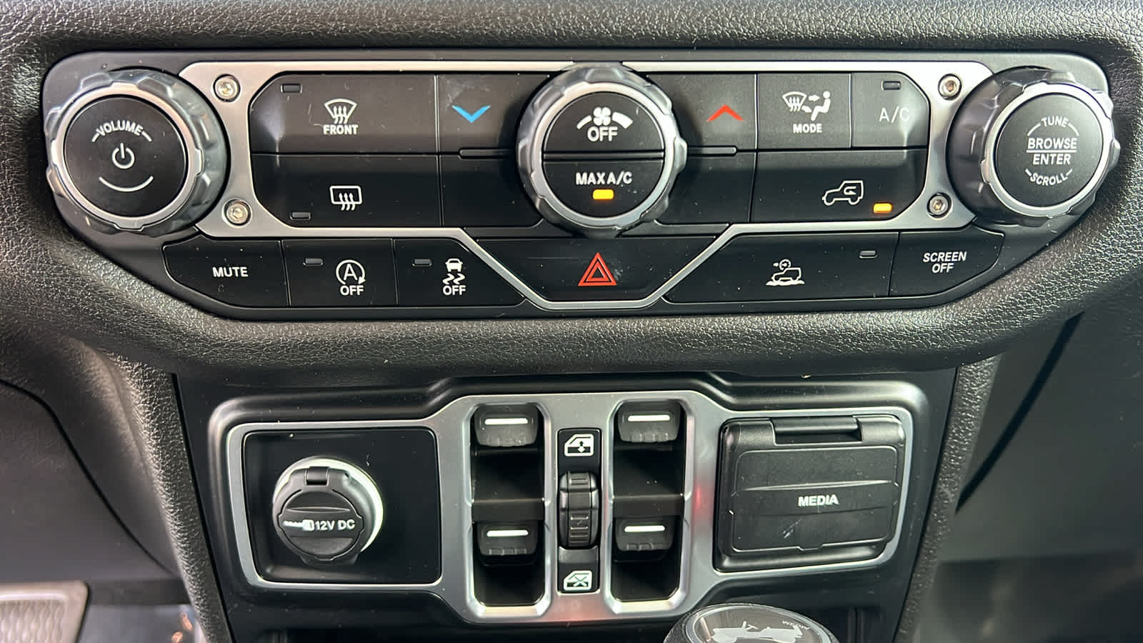 Thumbnail: 2024 Jeep Wrangler - 14