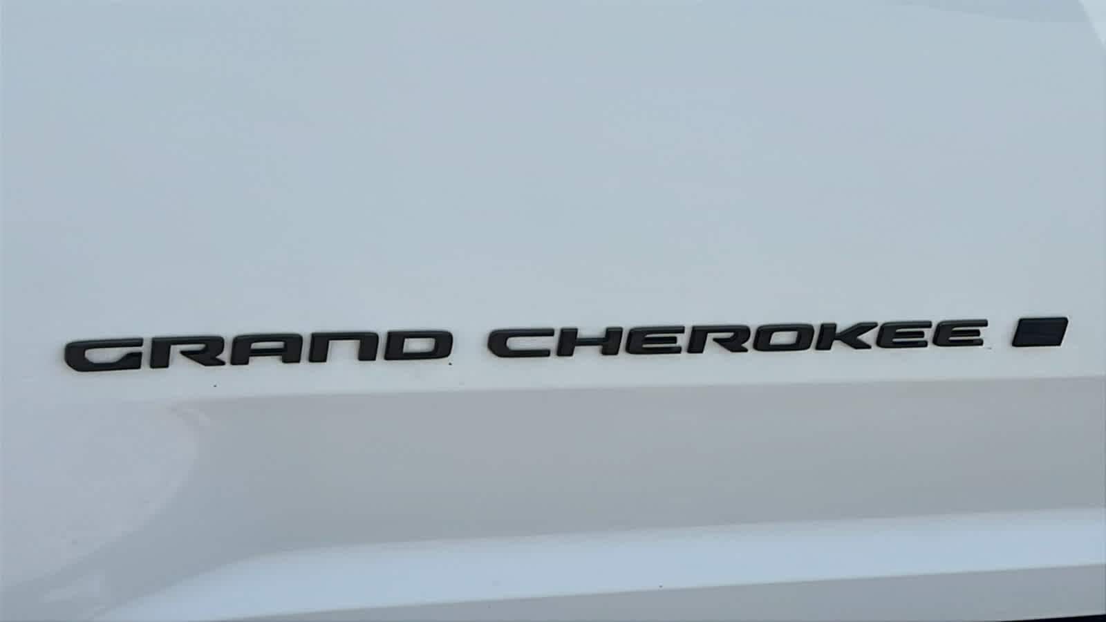 Thumbnail: 2023 Jeep Grand Cherokee - 28