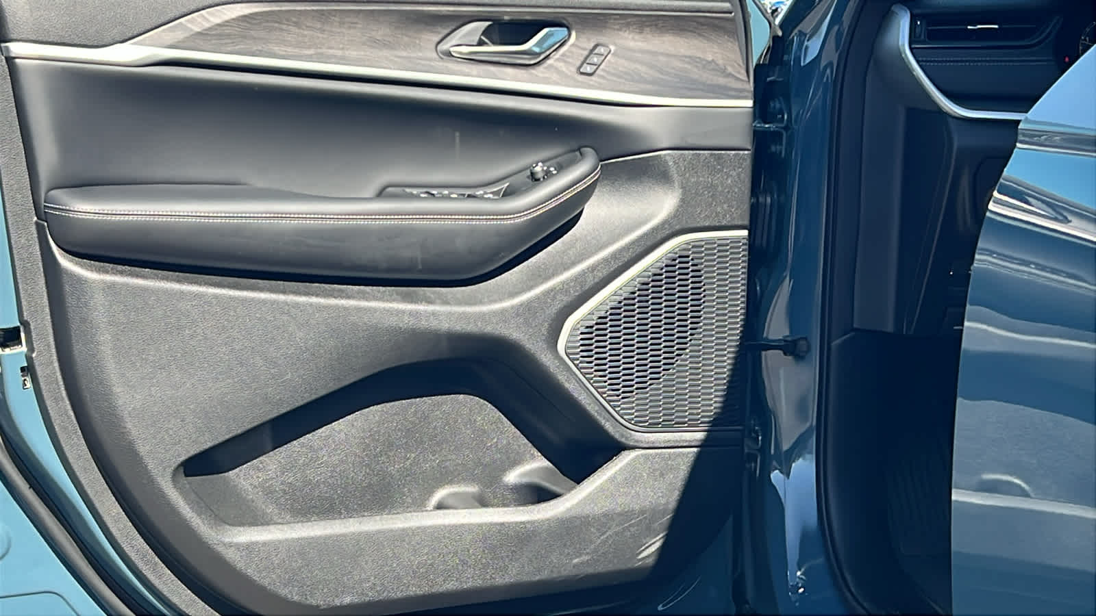 Thumbnail: 2026 Jeep Grand Cherokee - 22