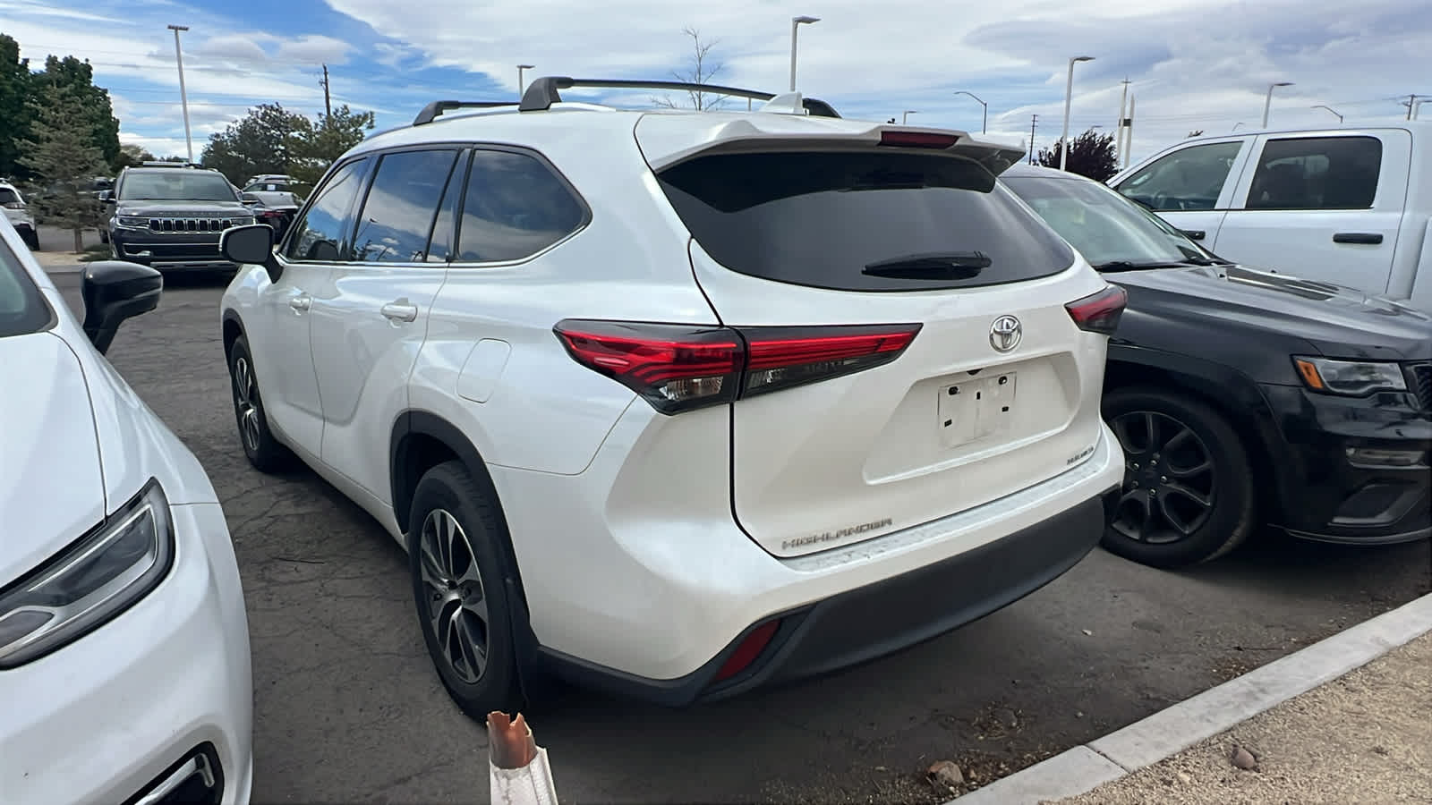 Thumbnail: 2020 Toyota Highlander - 6