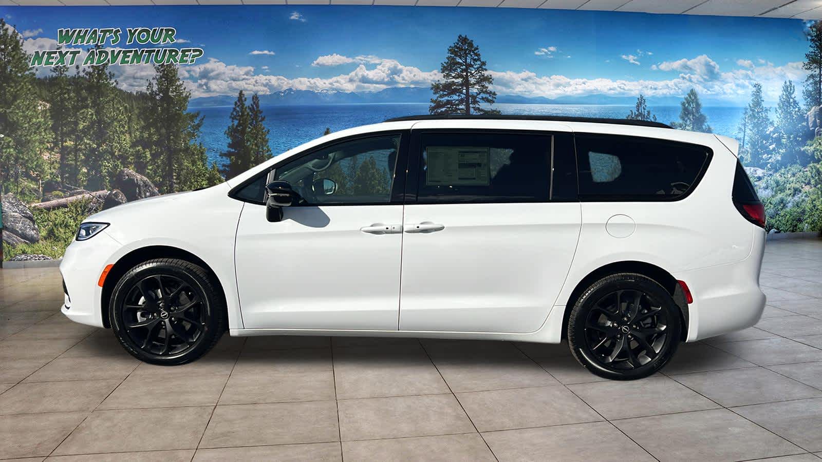 Thumbnail: 2026 Chrysler Pacifica - 8