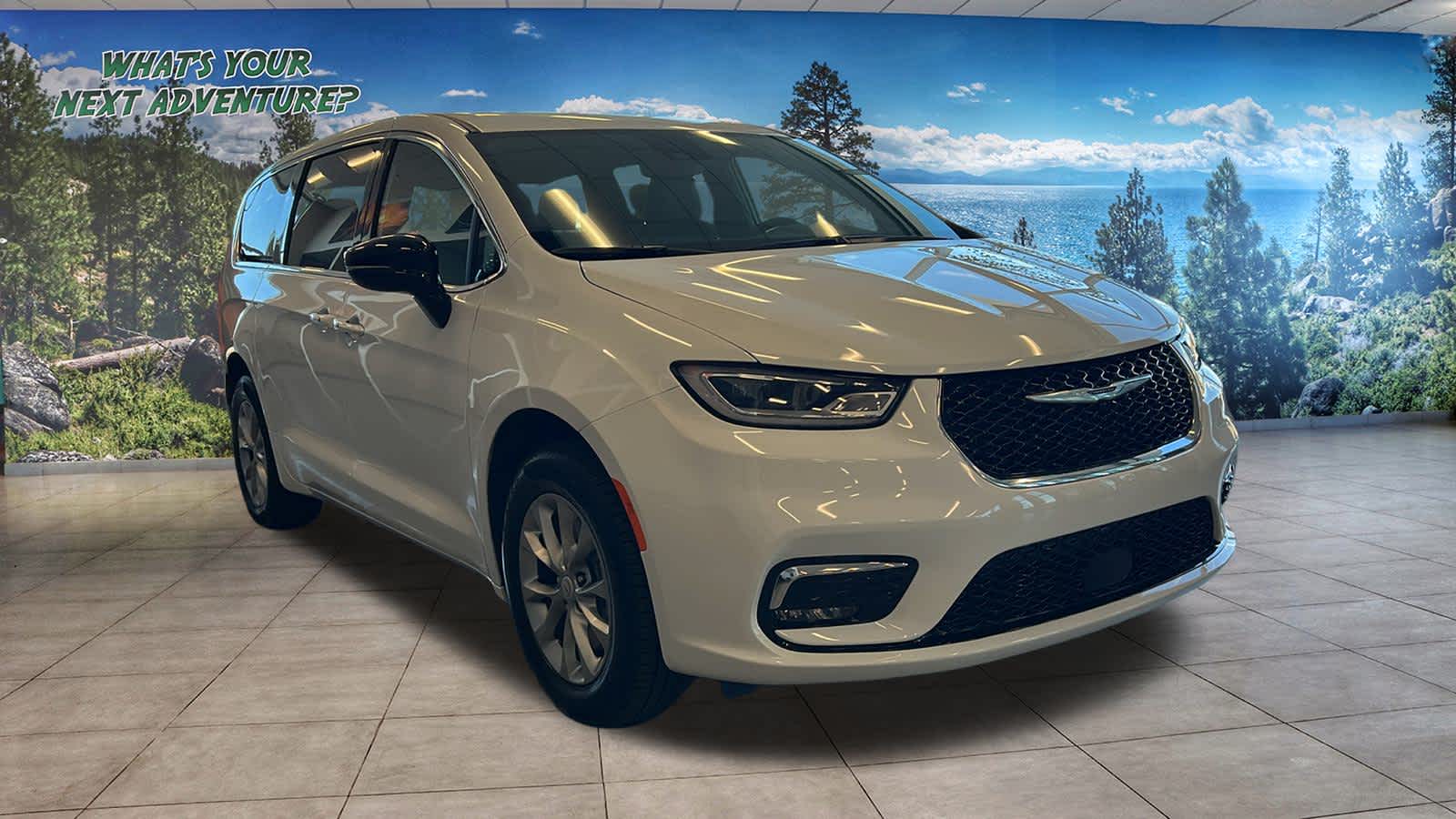 Thumbnail: 2026 Chrysler Pacifica - 3