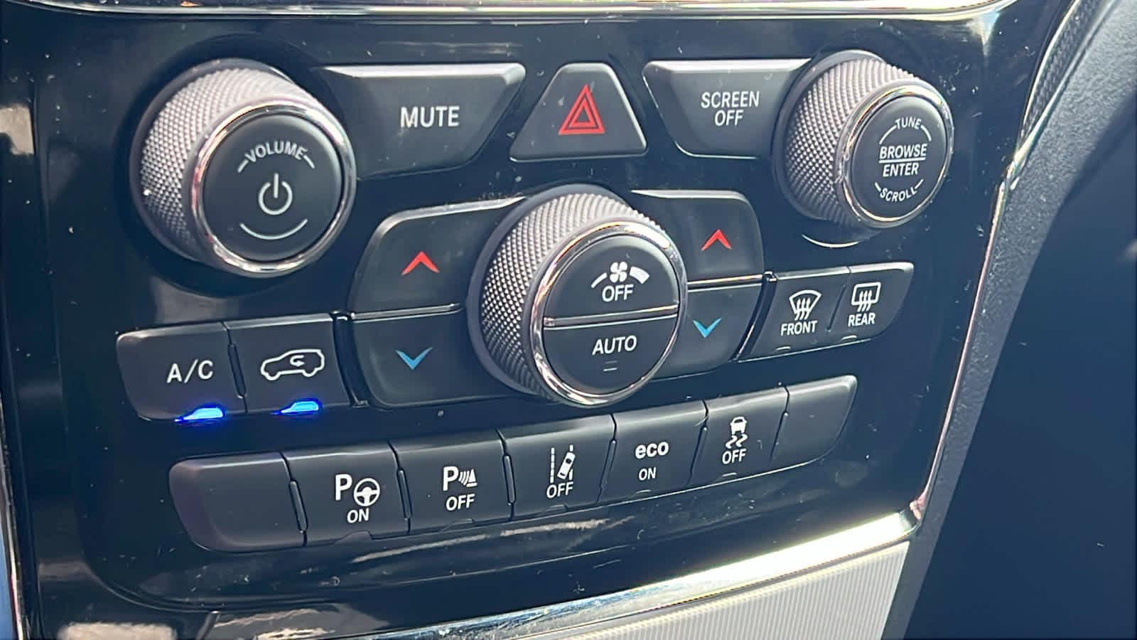 Thumbnail: 2019 Jeep Grand Cherokee - 14