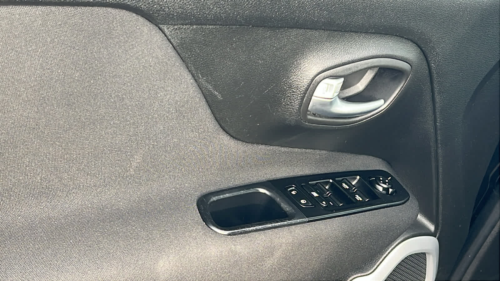 Thumbnail: 2021 Jeep Renegade - 22